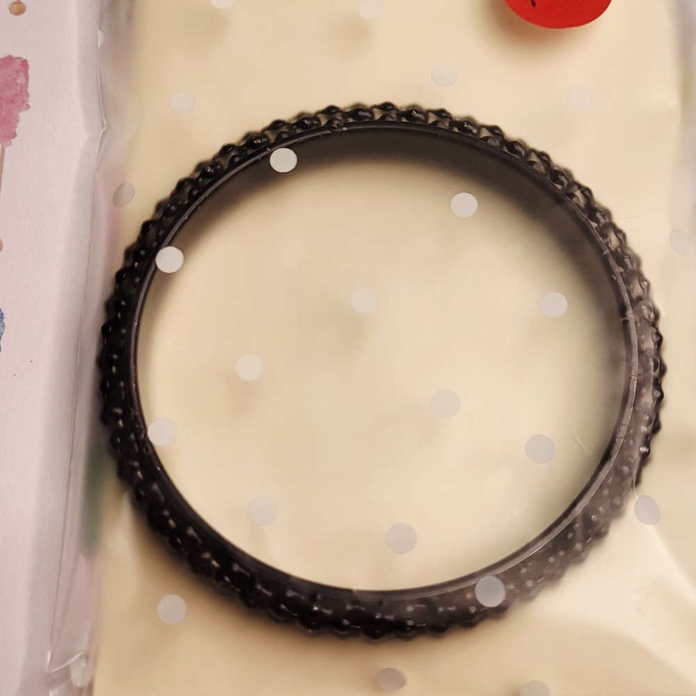 Elegant black bangle with a textured design